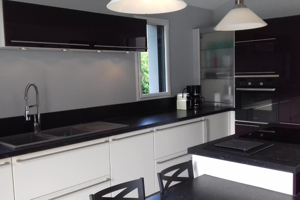 9 Pers 160 M² +Jardin- 10Mn Nantes -30Mn Mer Bouguenais Exterior photo